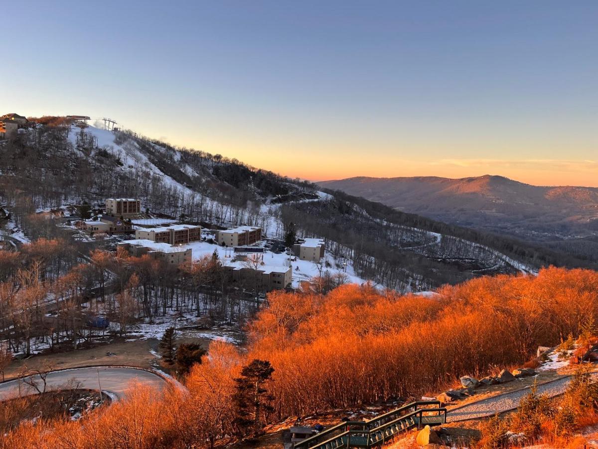 On Top Of The World At Sugar Top Resort Шугар-Маунтин Экстерьер фото